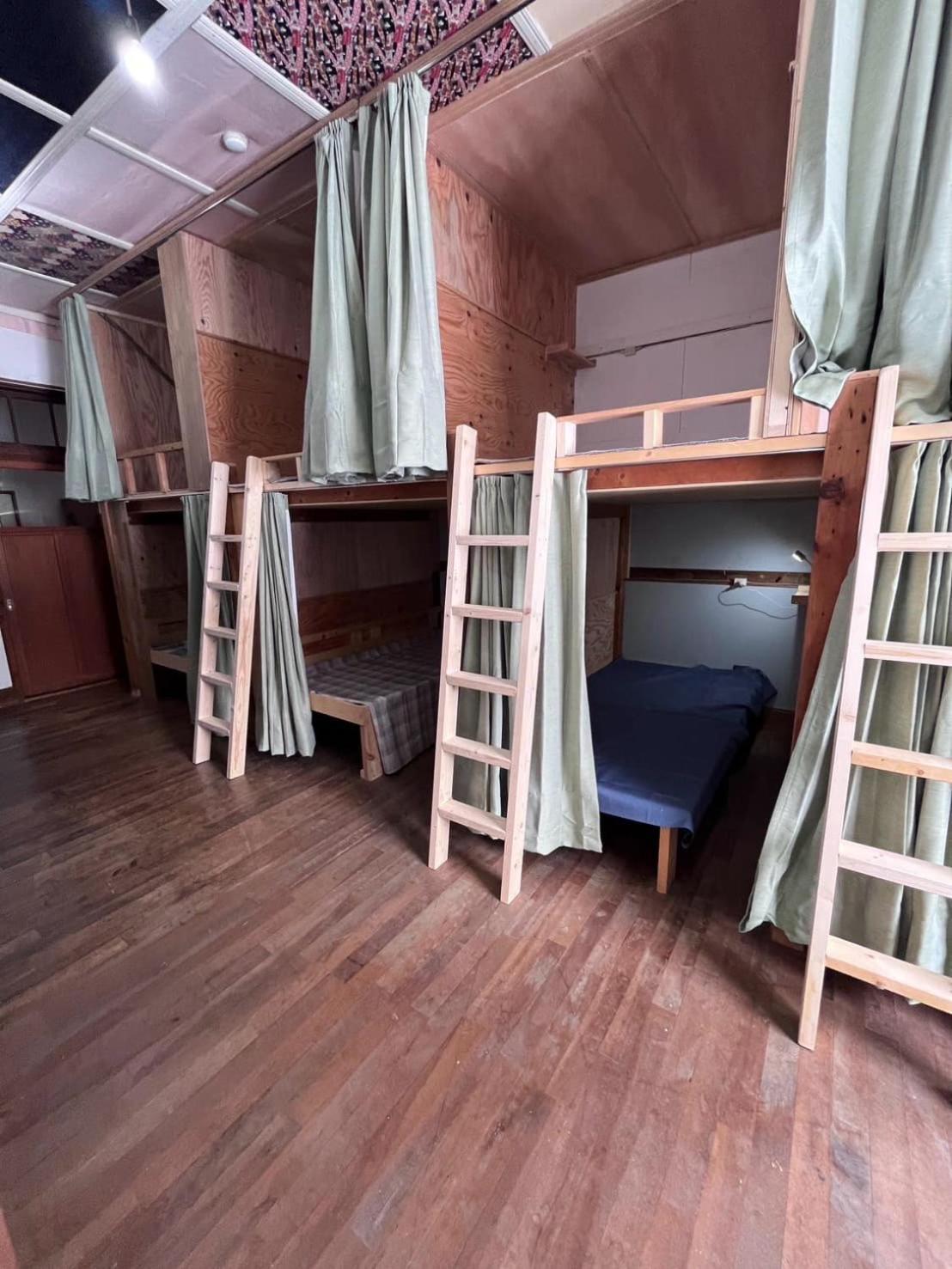 Boken Kazoku Hostel Кучан Стая снимка